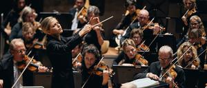 Das Netherlands Radio Philharmonic Orchestra mit seiner Chefdirigentin Karina Canellakis am 31.8.2025 beim „Musikfest Berlin“.