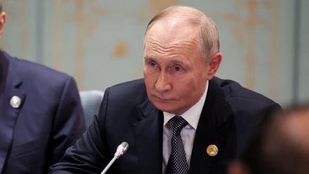 Der russische Präsident Wladimir Putin und Außenminister Sergej Lawrow beim Gipfeltreffen der Shanghai Cooperation Organisation (SCO) in Tianjin, China.