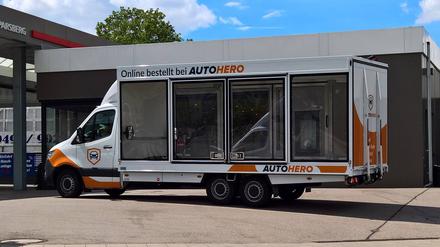 Ein gläserner Truck von Autohero.