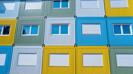 Blick auf ein Containerdorf für Flüchtlinge in Berlin (Symbolbild). 