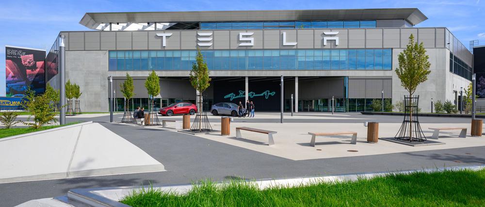 Der Elektroautobauer Tesla hat für seine Fabrik in Grünheide ein EU-Umweltzertifikat erhalten.