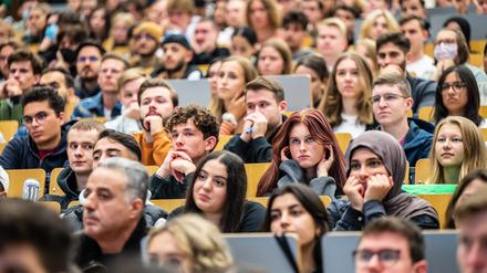 Ohne finanzielle Sorgen studieren, das verspricht das BAföG – die Realität sieht meist anders aus.