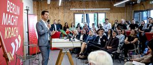Steffen Krach spricht während einer Pressekonferenz, bei der er als Spitzenkandidat der SPD für die Berlin-Wahl im kommenden Jahr vorgestellt wird.