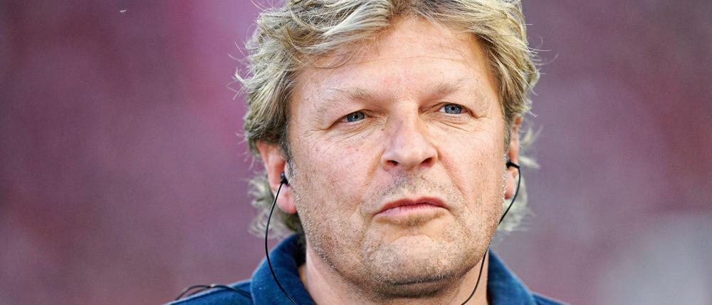 Schalkes Sportdirektor Youri Mulder freut sich über noch einen weiteren Neuzugang für den Angriff.