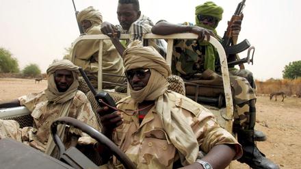 Soldaten der Rebellenorganisation „Sudanesische Befreiungsarmee“ (SLA) in Darfur. Am Montag ereignete sich in der Region ein schwerer Erdrutsch. 