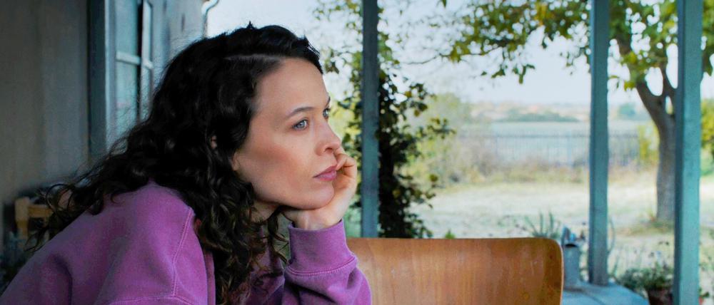 Klavierstudentin Laura (Paula Beer) steckt in einer Sackgasse, überlebt einen Autofall und braucht Trost.