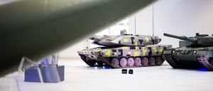Einweihung des Rheinmetall-Werks Niedersachsen in Unterlüß. Dort soll unter anderem Artilleriemunition und Raketenartillerie hergestellt werden.
