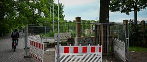 „Ein Rückbau der Zaunanlagen ist nicht nötig“, heißt es vom Senat. (Archivbild)