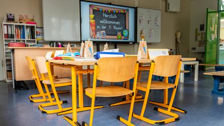 Ein leeres Klassenzimmer.