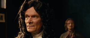Der Meister und sein Diener. Leibniz (Edgar Selge) und Liebfried Cantor (Michael Kranz). 