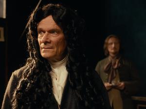 Der Meister und sein Diener. Leibniz (Edgar Selge) und Liebfried Cantor (Michael Kranz). 