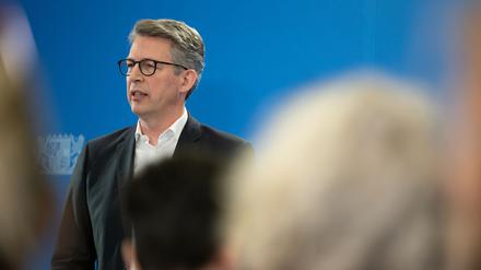 Bayern Kunstminister Markus Blume will mit der Rückgabe der Werke einen „Versuch der Wiedergutmachung in Richtung der Opfer“ unternehmen. (Archivbild).