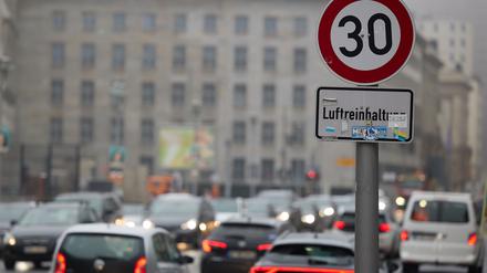 An einigen Berliner Hauptstraßen war Tempo 30 angeordnet worden, um die Luftqualität zu verbessern. (Symbolbild) 