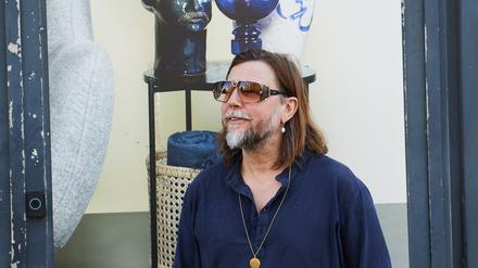 Mark Leckey ist 1964 in Birkenhead, Nordengland, geboren. Er wollte eigentlich immer nur Musikvideos machen.