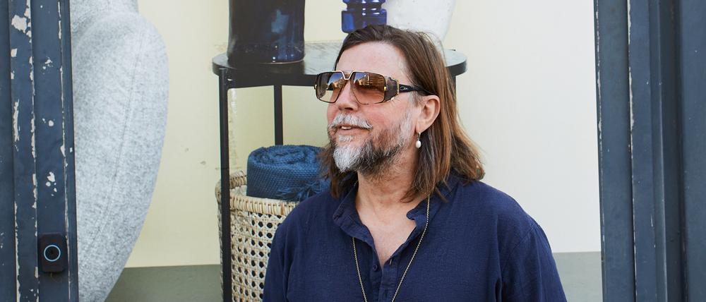 Mark Leckey ist 1964 in Birkenhead, Nordengland, geboren. Er wollte eigentlich immer nur Musikvideos machen.