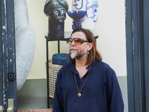 Mark Leckey ist 1964 in Birkenhead, Nordengland, geboren. Er wollte eigentlich immer nur Musikvideos machen.