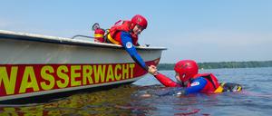 DRK Wasserwacht Potsdam auf dem Wasser