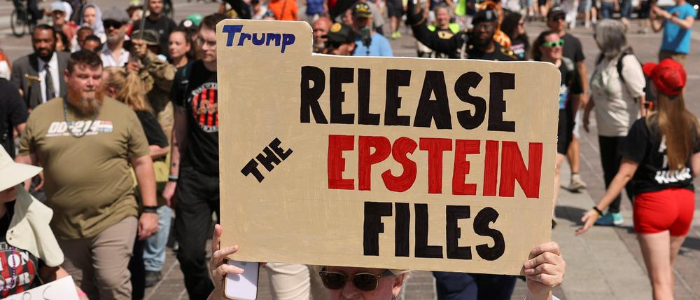 Seit Monaten fordern Demonstranten in den USA die Veröffentlichung der Epstein-Akten, wie hier am Dienstag nahe des US-Kapitols.