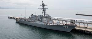 Das US-Kriegsschiff USS Sampson (DDG 102) dockt in Panama City. 