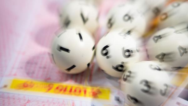 Eine Frau aus Berlin-Schöneberg gewinnt beim Lotto nach 30 Jahren Mitspielen 4,4 Millionen Euro. (Symbolbild)