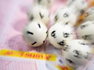 Eine Frau aus Berlin-Schöneberg gewinnt beim Lotto nach 30 Jahren Mitspielen 4,4 Millionen Euro. (Symbolbild)