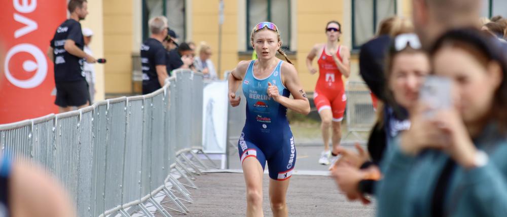 Laura Berkenberg nimmt bald an ihrem ersten Mittelstrecken-Triathlon teil.