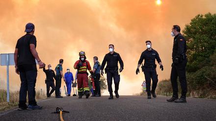 In Anllarinos del Sil, Spanien, versuchten zahlreiche Einsatzkräfte, die Feuer im August zu löschen.