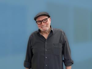 Der Maler Luc Wolff in seinem Atelier in Berlin-Wilmersdorf.