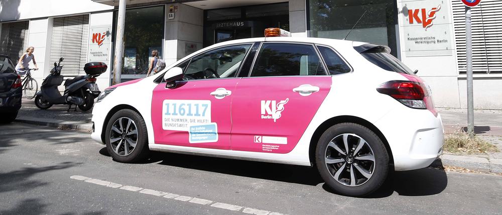 Ein Auto des Ärztlichen Bereitschaftsdiensts der KV Berlin.