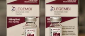 Leqembi enthält den Antikörper Lecanemab. Es ist einer der ersten Wirkstoffe, die Beta-Amyloid-Ablagerungen im Gehirn abbauen.