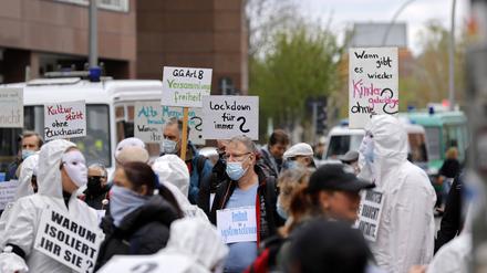 „Querdenker“ sind überwiegend rechts? Nein, glaubt Meinungsforscher Richard Hilmer.