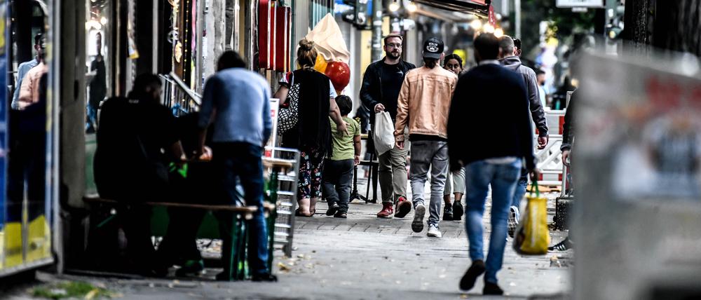 Die Sonnenallee ist knapp fünf Kilometer lang und liegt größtenteils in Neukölln.