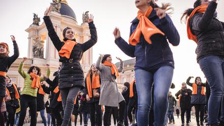 „One Billion Rising“, eine Aktion des Autonomen Frauenzentrums in Potsdam.
