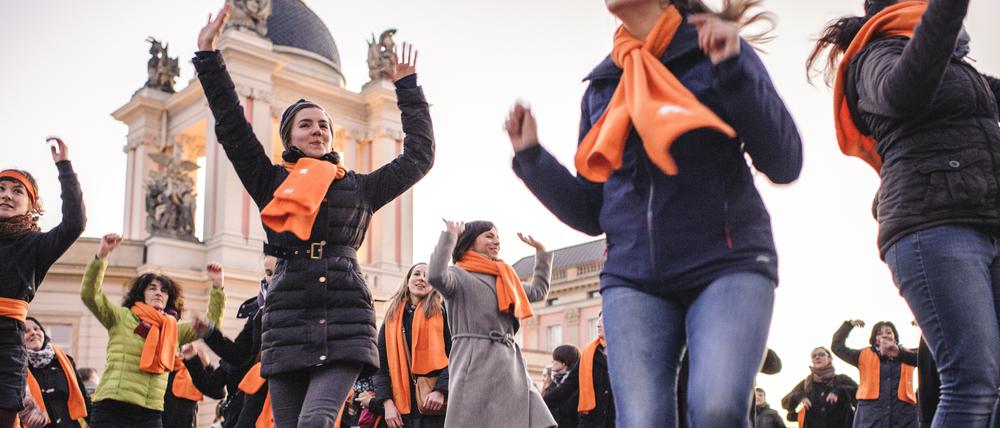 „One Billion Rising“, eine Aktion des Autonomen Frauenzentrums in Potsdam.