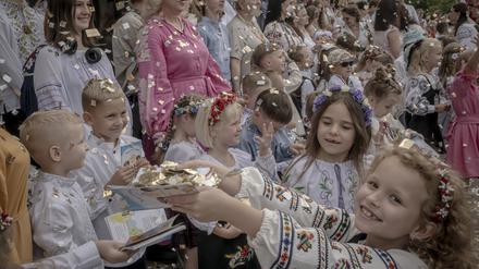 Fotos zu einer Reportage über den ersten Schultag in der Ukraine