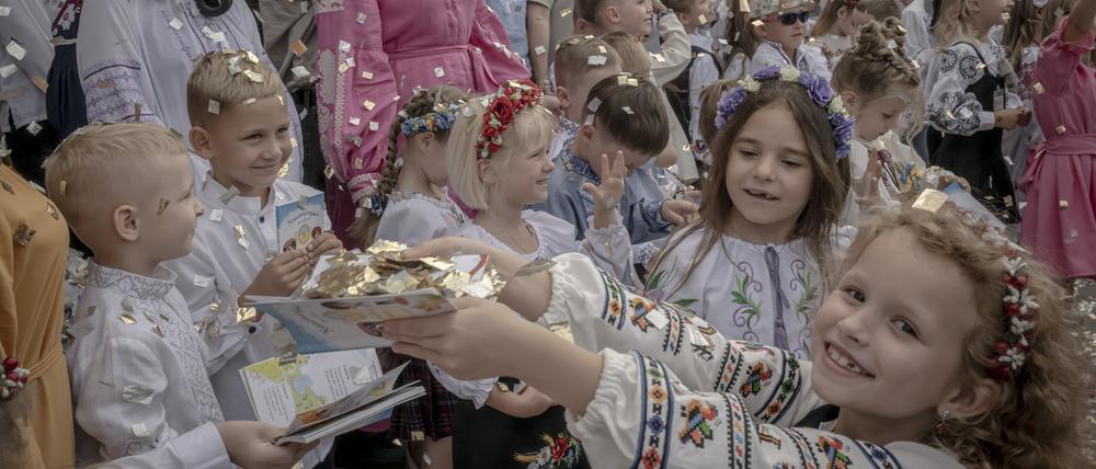 Fotos zu einer Reportage über den ersten Schultag in der Ukraine