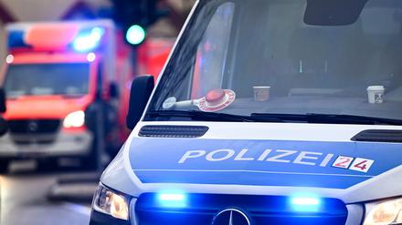 Eine Frau wird tot in einem Wohnhaus in Wilmersdorf gefunden - die Polizei ermittelt wegen eines Tötungsdelikts. (Symbolbild) 