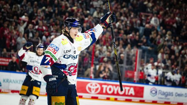 Jubelnde Eisbären wie Eric Hördler sind attraktiv. Das wollen viele miterleben.