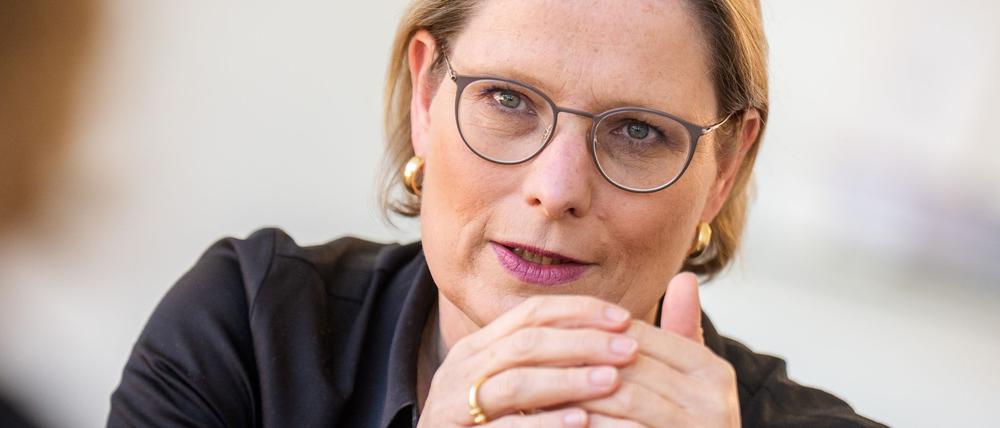 Justizministerin Stefanie Hubig (SPD) will Umweltschutzversprechen in der Werbung nicht mehr einfach so durchgehen lassen. (Archivbild)