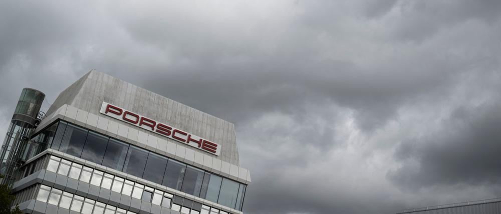 Der Sportwagenbauer Porsche muss die erste deutsche Börsenliga verlassen.