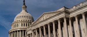 Blick auf die Senatsseite des Kapitols am frühen Morgen.