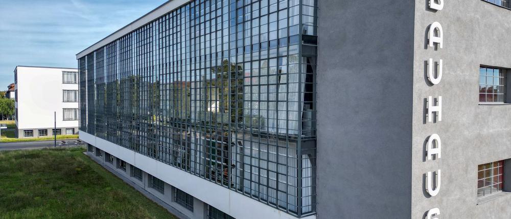 Bauhäusler feiern ihre Schule - auch mit Selbstkritik.