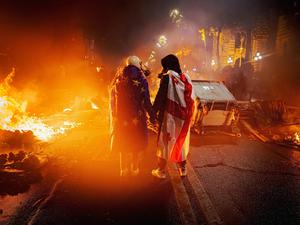 'United in the riot from the series 'Georgia protests: The early days' zur Ausstellung "Warriors", Sep 14-28, 2025, Projektraum hitzbleck.staudenherz
