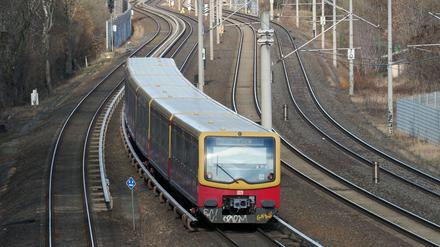 Aus Sicherheitsgründen wird die S-Bahn bei Großveranstaltungen künftig nicht am S-Bahnhof Tempelhof halten. (Archivbild)
