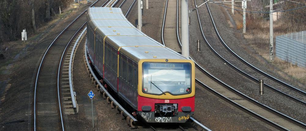 Aus Sicherheitsgründen wird die S-Bahn bei Großveranstaltungen künftig nicht am S-Bahnhof Tempelhof halten. (Archivbild)