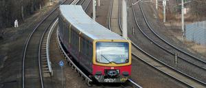 Aus Sicherheitsgründen wird die S-Bahn bei Großveranstaltungen künftig nicht am S-Bahnhof Tempelhof halten. (Archivbild) 