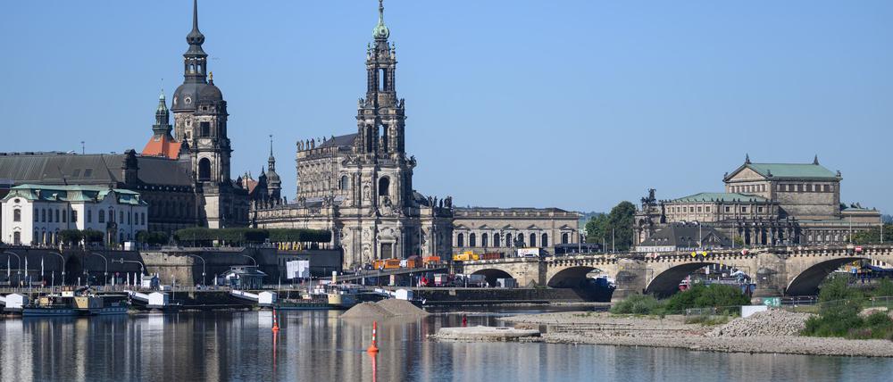 Der Abriss der im vergangenen Jahr teils eingestürzten Spannbetonbrücke kostet die Stadt nach eigenen Schätzungen rund 32 Millionen Euro - deutlich mehr als bislang angenommen. (Archivbild)