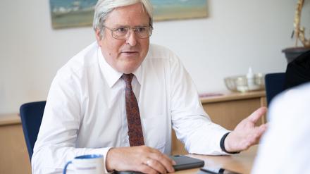 Zwischen Brandenburgs Ex-Wirtschaftsminister Jörg Steinbach (SPD) und der Landesregierung gibt es unterschiedliche Auffassungen über seine Beratertätigkeit bei einer Kanzlei (Archivbild).