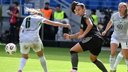 Lena Oberdorf (Mitte) ist endlich wieder fit.