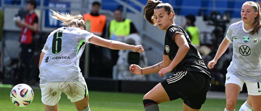Lena Oberdorf (Mitte) ist endlich wieder fit.